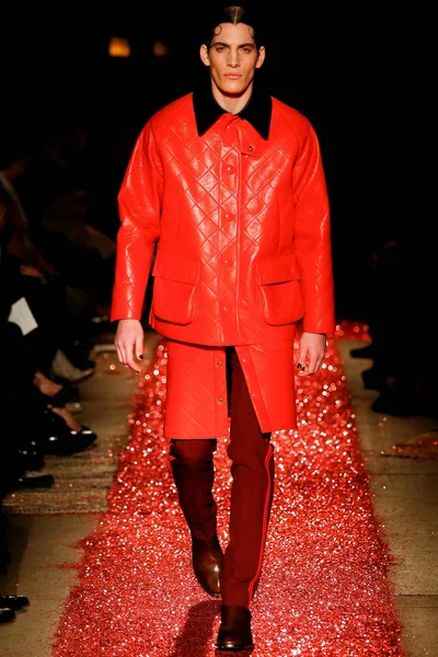 Look 32